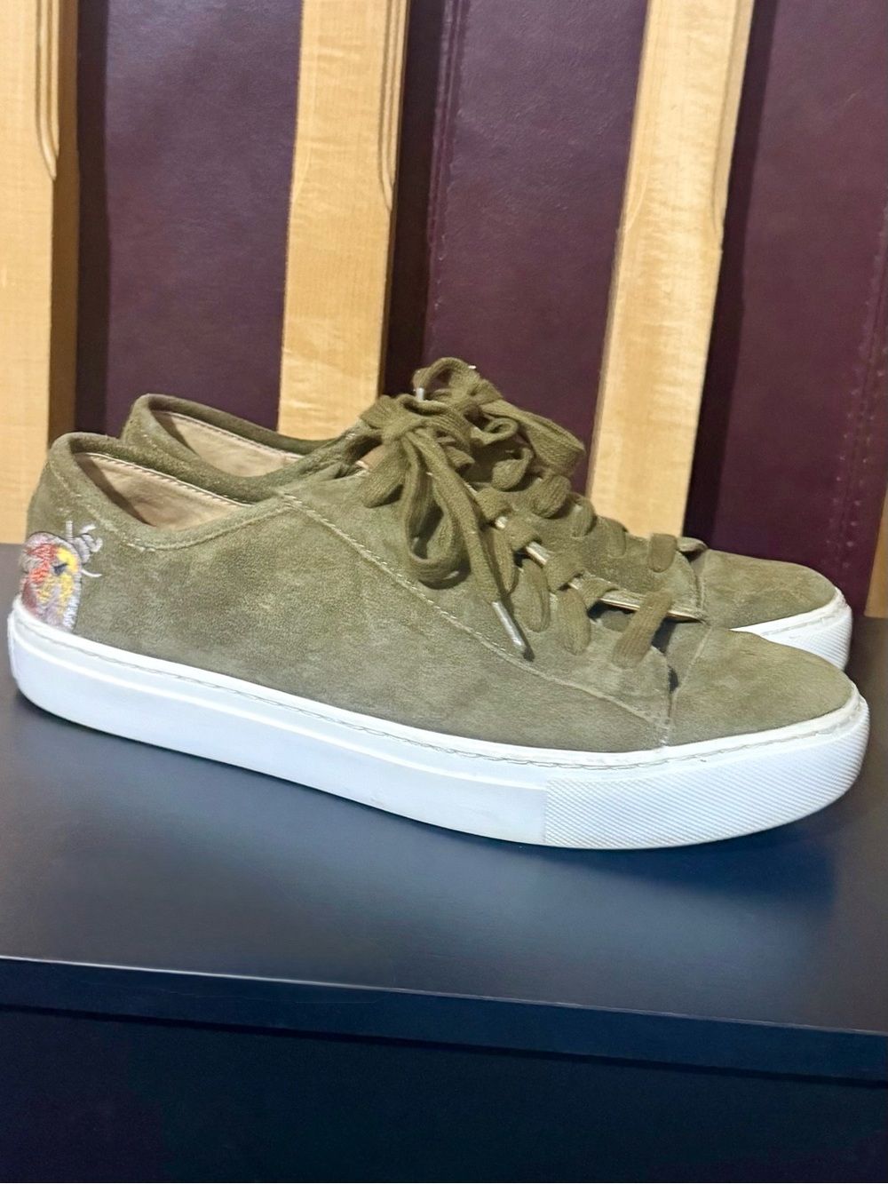 Bettie Olive Green Suede Moth Embroidered Sneakers Sz 8.5 Women’s